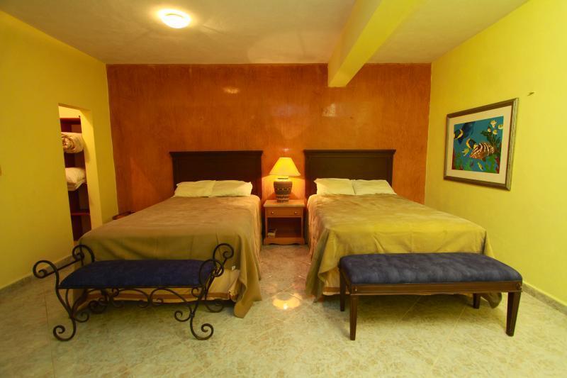 Mima'S Village Cozumel Room photo